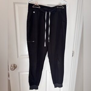 Figs Women’s Black Jogger Scrub Pants